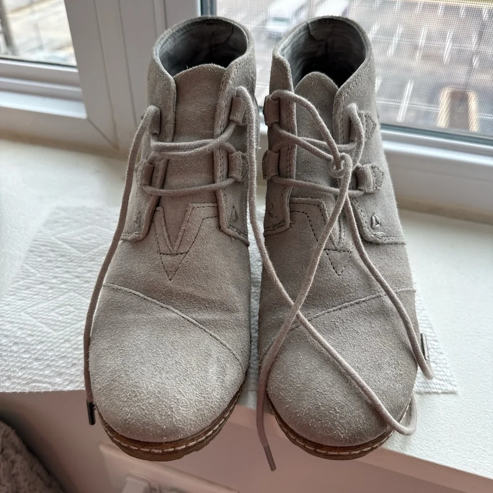 Toms Suede Gray Wedge Ankle Boots - Picture 2 of 5